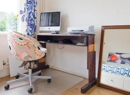 Lovely Home, 3 Bedrooms, Wifi, Private Parking-3