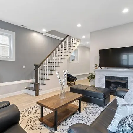 Luxe 6Br House Trendy Logan Square Garage Access-3