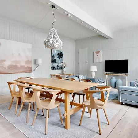 Sanders Secret - Pleasant Three-Bedroom Townhouse Near Main Attractions-2