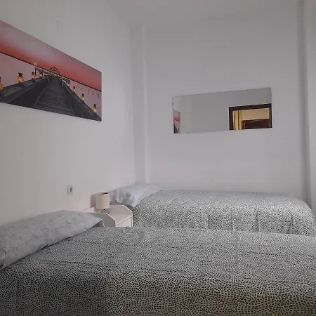Casa Independiente En Nervion Junto A Parada Del Metro-2