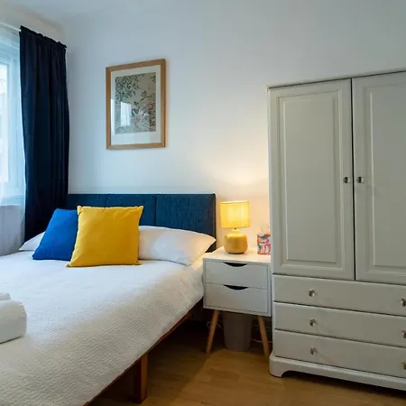 London Bridge 3 Bedroom House With Reception Room, Office And Private Garden-3