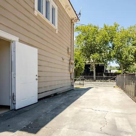 *2Bdr Victorian Home Away From Home - *Central Loc-3