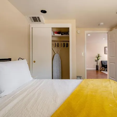 *2Bdr Victorian Home Away From Home - *Central Loc-2