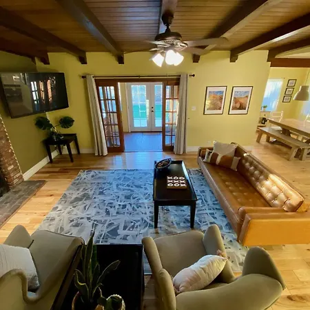 Newer Ranch With Pool And Hot Tub Near The Strip And Freemont Street.-2