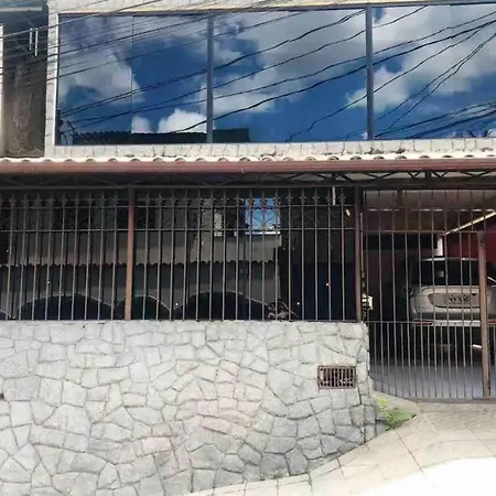 Linda Casa com Estacionamento-3