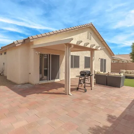 Beautiful Spacious Single Story Vegas Home-3