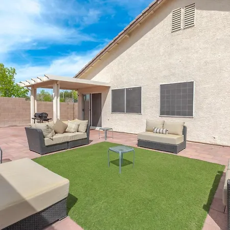 Beautiful Spacious Single Story Vegas Home-2