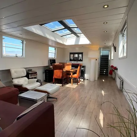 Spacious Homely House Boat-3