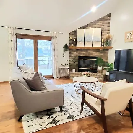 Freshly Remodeled Quaint Home-2