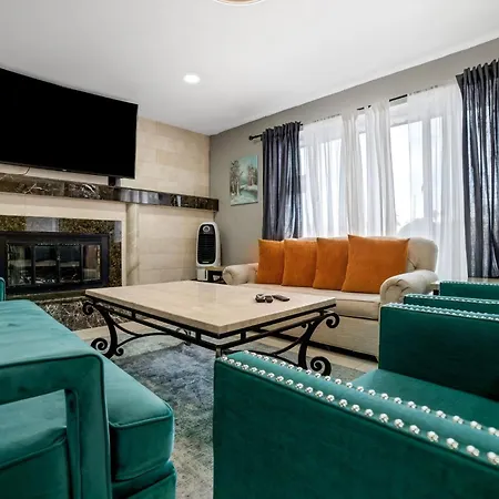 Las Vegas Retreat - 5 Mins From The Strip Home-2