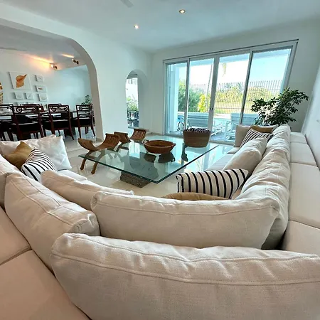 4Br Beautiful House In The Hotel Zone By Solmar Rentals-3