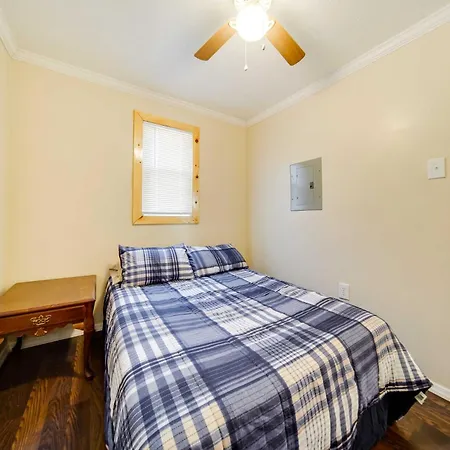 Geneva Cottage W/ Patio - Walk To Park, Lake Erie!-3