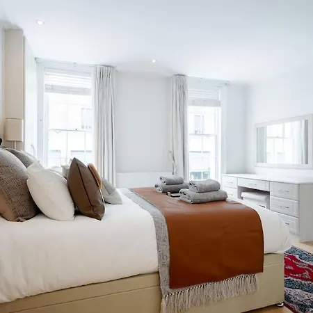 Luxury 3Brs House In The Heart Of Victoria-3