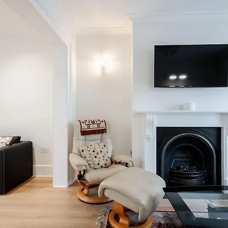 Luxury 3Brs House In The Heart Of Victoria-2