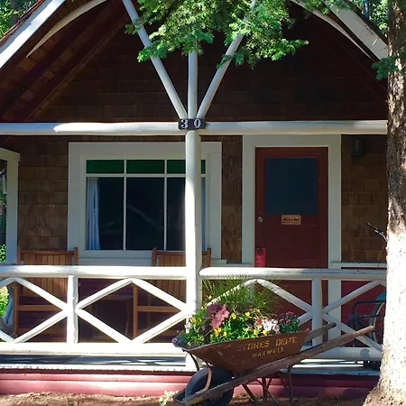 Johnston Canyon Lodge & Bungalows-2