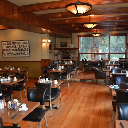 Johnston Canyon Lodge & Bungalows-3