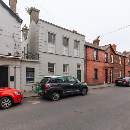 Chic & Characteristic 2Bd House - Irishtown-3