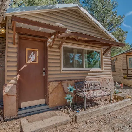 Enchanted Hideaway Cabins And Cottages-2