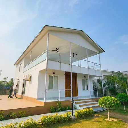 Vacationbuddy Elysian Farm With Pool Noida-2