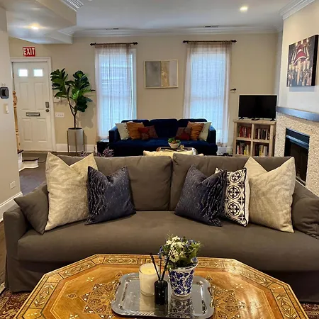 5 Bedroom Huge House In Best Location Parking Fireplace Back Yard-3