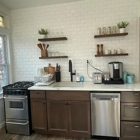 Gorgeous Victorian House!! Entire Suite In Sam'S Home-3