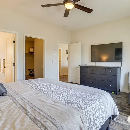 Updated Las Vegas House: Patio & Solar Heated Pool-3