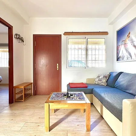 Quiet 3-Bedroom House Near Town Hall & Centre-2