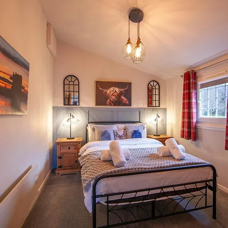 Appin Holiday Homes - Lodges, Shepherds Hut And Train Carriage Stays-2