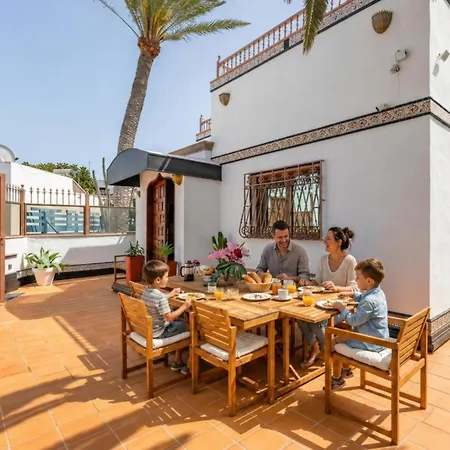 Villa Family Beach House Corralejo Bay By Holidays Home-2