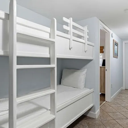 Pelican Isle 205-3