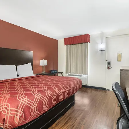 Econo Lodge Research Triangle Park-3