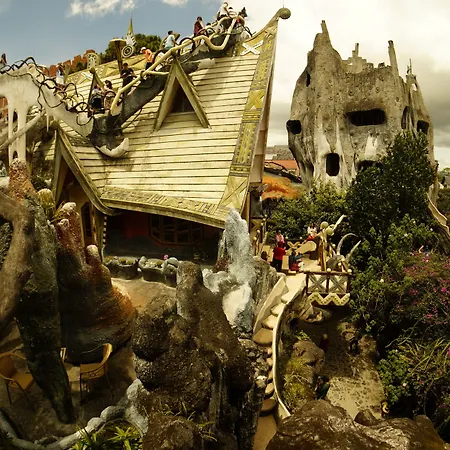 Crazy House-3