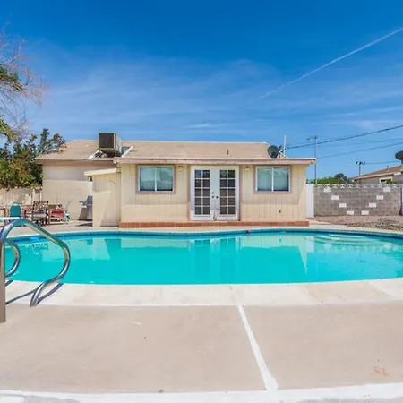 Adorable House Only A Few Miles From The Strip-3