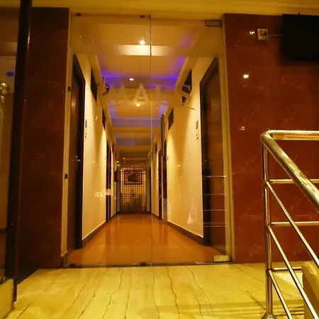 Deluxe Hotel-2