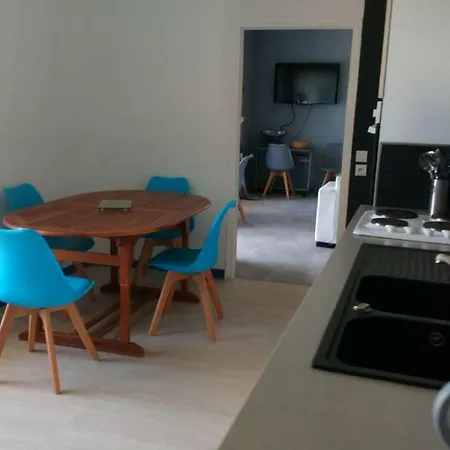 villa provençal avec piscine a vias de 10 personnes-3