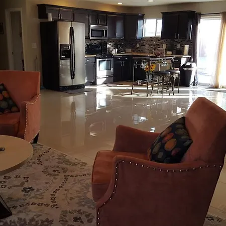 Beautiful 3 Bed/2 Bath Cozy Get Away Home-2