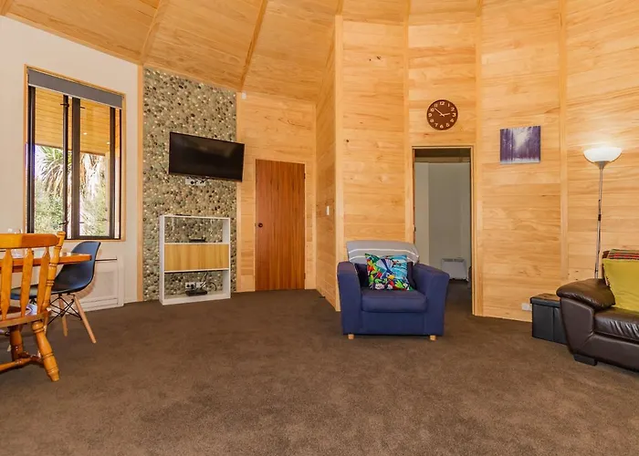 The Snowglobe - Ohakune Modern Yurt Style Chalet