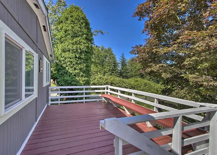 Cute Cottage W/ Deck Walk 115 Ft To Brewery & Cafe