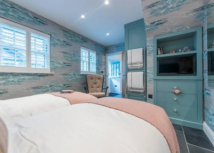 Iris 5 Star Gold Award Luxury Cottage