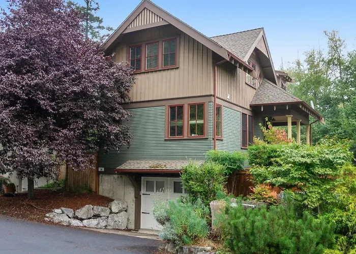 3 Bed 3 Bath Vacation Home In Eastsound