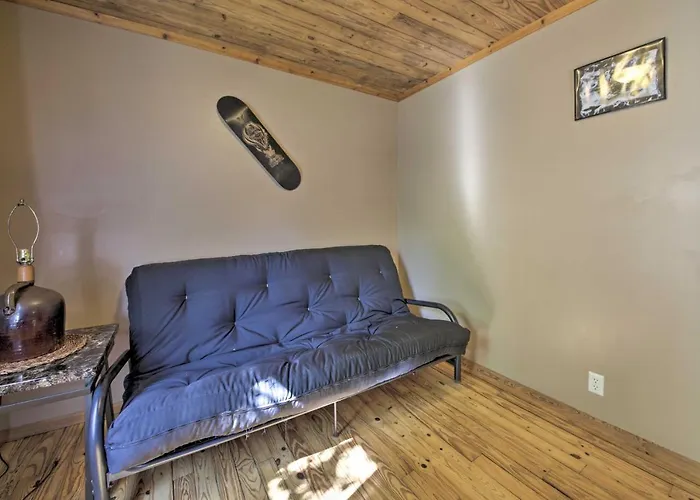 Pet-Friendly Cottage W/ Fire Pit - 3 Mi To Siu!