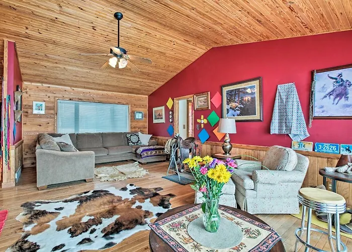 7-Acre Working Farm Near Lake Geneva: Pets Welcome