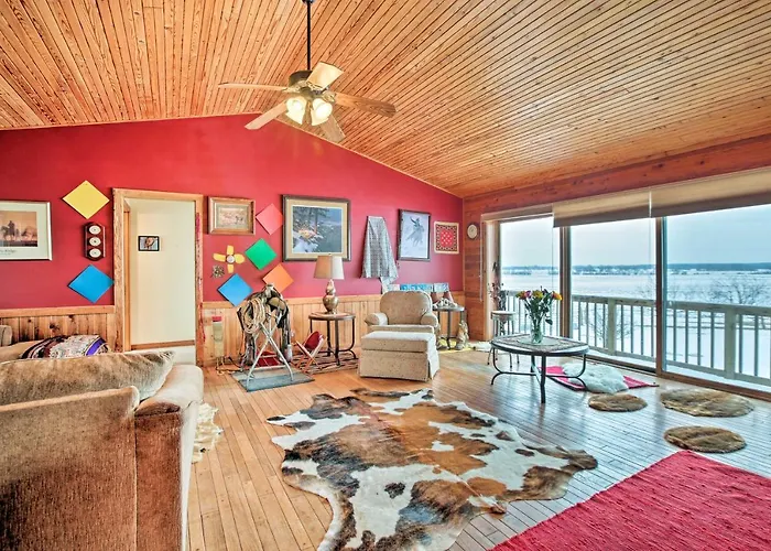 7-Acre Working Farm Near Lake Geneva: Pets Welcome