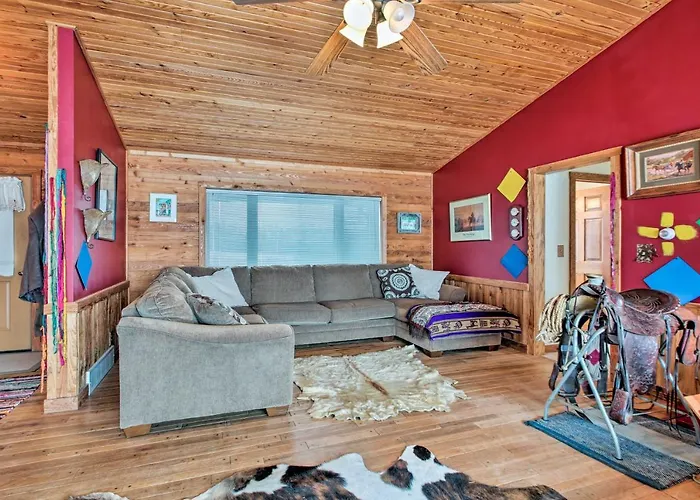 7-Acre Working Farm Near Lake Geneva: Pets Welcome