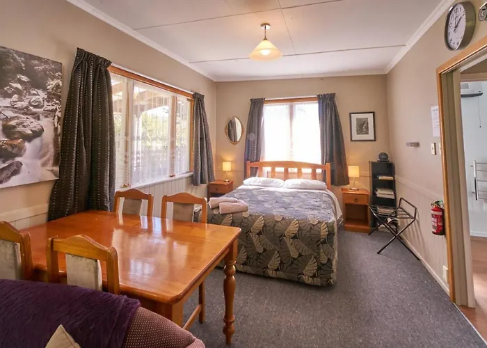 Accommodation Fiordland The Bach - One Bedroom Cottage At 226B Milford Road