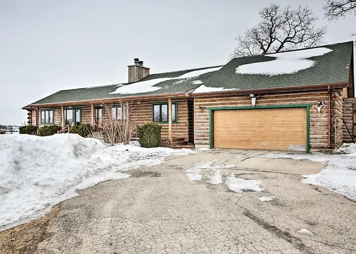 7-Acre Working Farm Near Lake Geneva: Pets Welcome