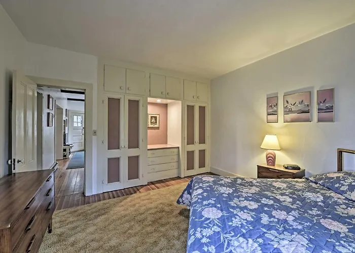 Easy Access To Beaches: Vineyard Haven House