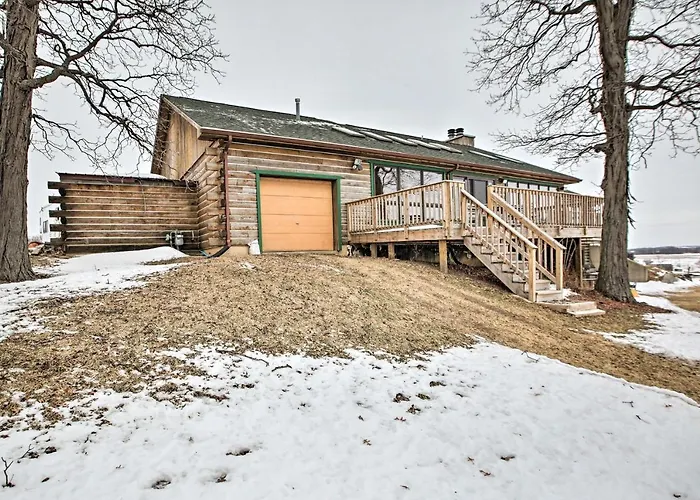 7-Acre Working Farm Near Lake Geneva: Pets Welcome