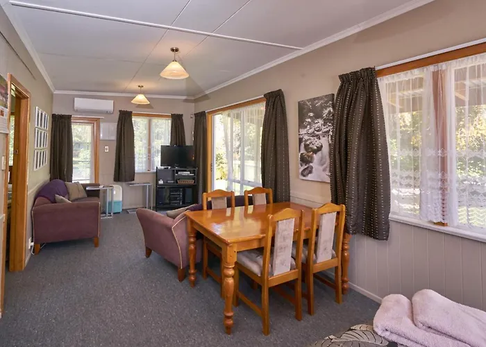 Accommodation Fiordland The Bach - One Bedroom Cottage At 226B Milford Road