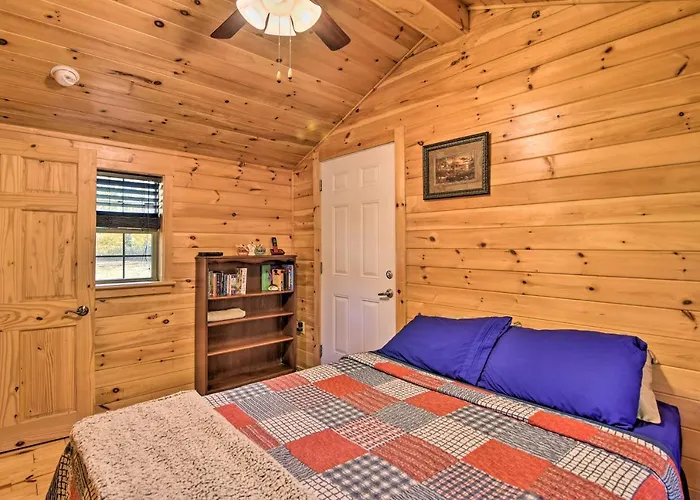 Rural Cabin Hideaway W/ Fire Pit & Mtn Views!